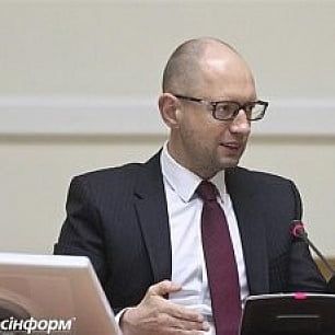Премьер Яценюк раздал первые команды новым министрам