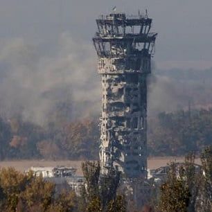 Боевики разрушили диспетчерскую башню аэропорта Донецка