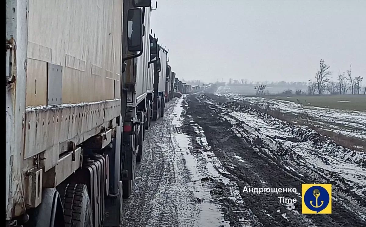 Траса від Маріуполя до Бердянського кільця вся у військових вантажівках рф - Андрющенко