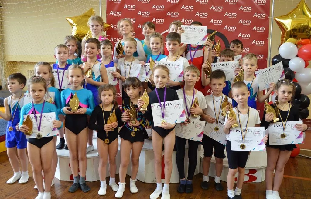 Бердянские акробаты привезли много наград с соревнований в Мелитополе
