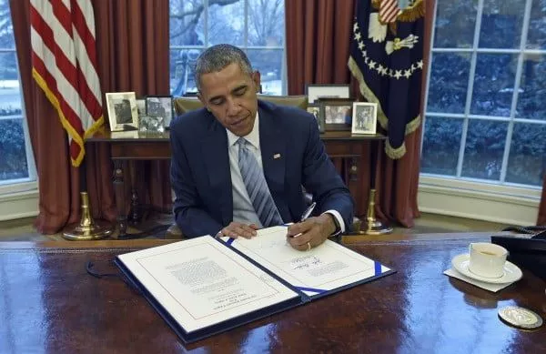 Обама подписал распоряжение о передаче Украине оборонного вооружения