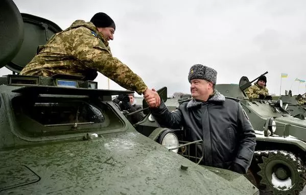 Порошенко объявил о восстановлении боеспособности украинской армии