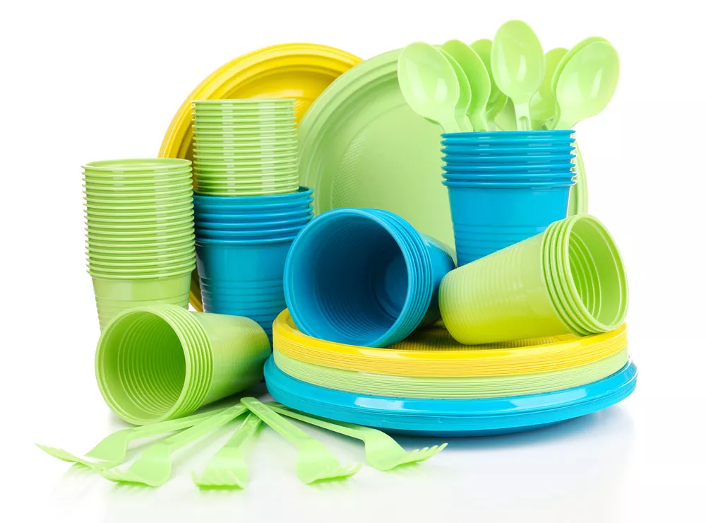 Практичная пластиковая посуда для бизнеса - полезные свойства