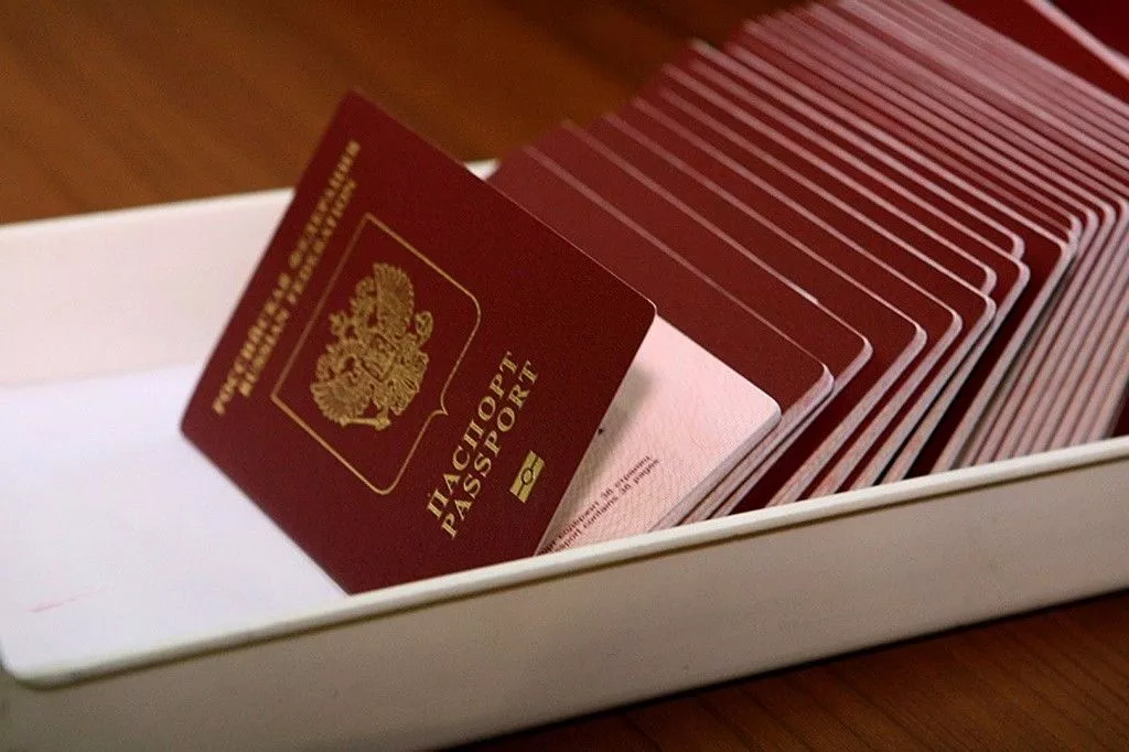 Кабмин готовит документ о въезде россиян в Украину только по загранпаспортам