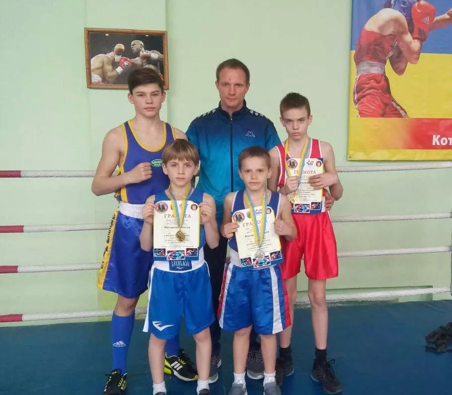 Бердянские боксеры успешно выступили на кубке мэра Токмака