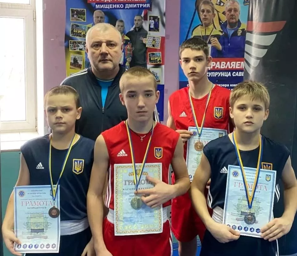 Четыре боксера из Бердянска попали в призы на турнире в Селидово