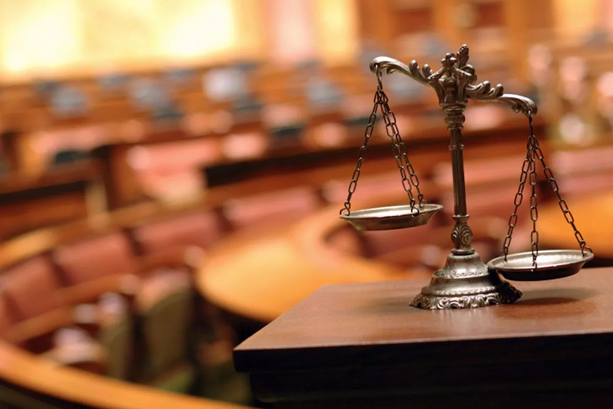 Что лучше услуги юридической компании или отдельного адвоката?