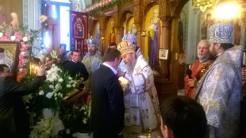 Митрополит УПЦ (МП) Онуфрий наградил мэра Бердянска Алексея Бакая орденом св. Владимира