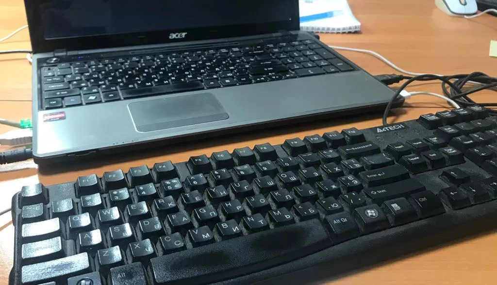 Чтоб не портить зрение, подключайте к ноутбуку клавиатуру