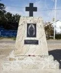 Открыт памятник погибшим рыбакам на лисках - фото