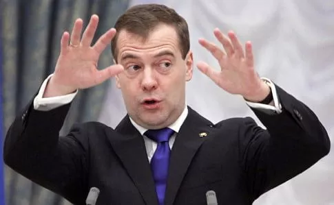 Медведев подписал санкции против Украины и требует взыскать "долг Януковича"