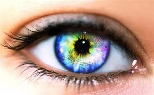 Мифы о цветных контактных линзах