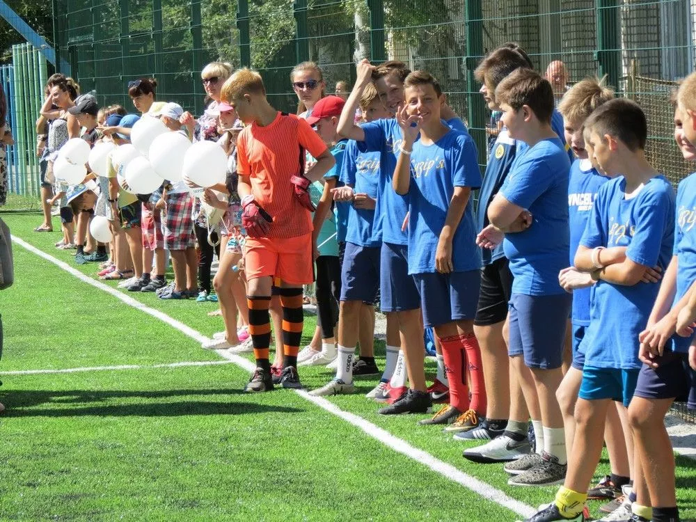 Юні футболісти мікрорайонів Азмолу та Колонія зіграли перший матч на нових сучасних футбольних полях