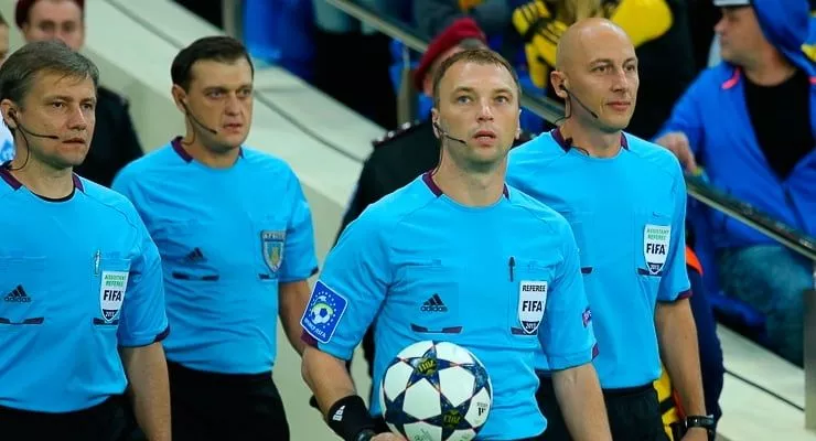 Футбольный арбитр из Бердянска отсудил 100 международных матчей