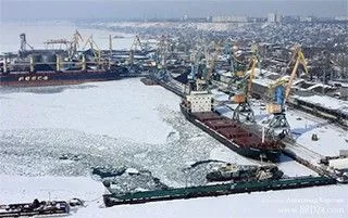 В портах Мариуполя и Бердянска из-за льда не ходят корабли