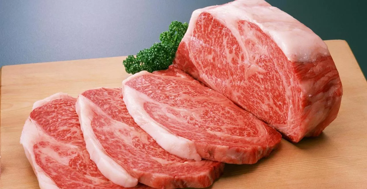 Как правильно выбирать мясо свинины