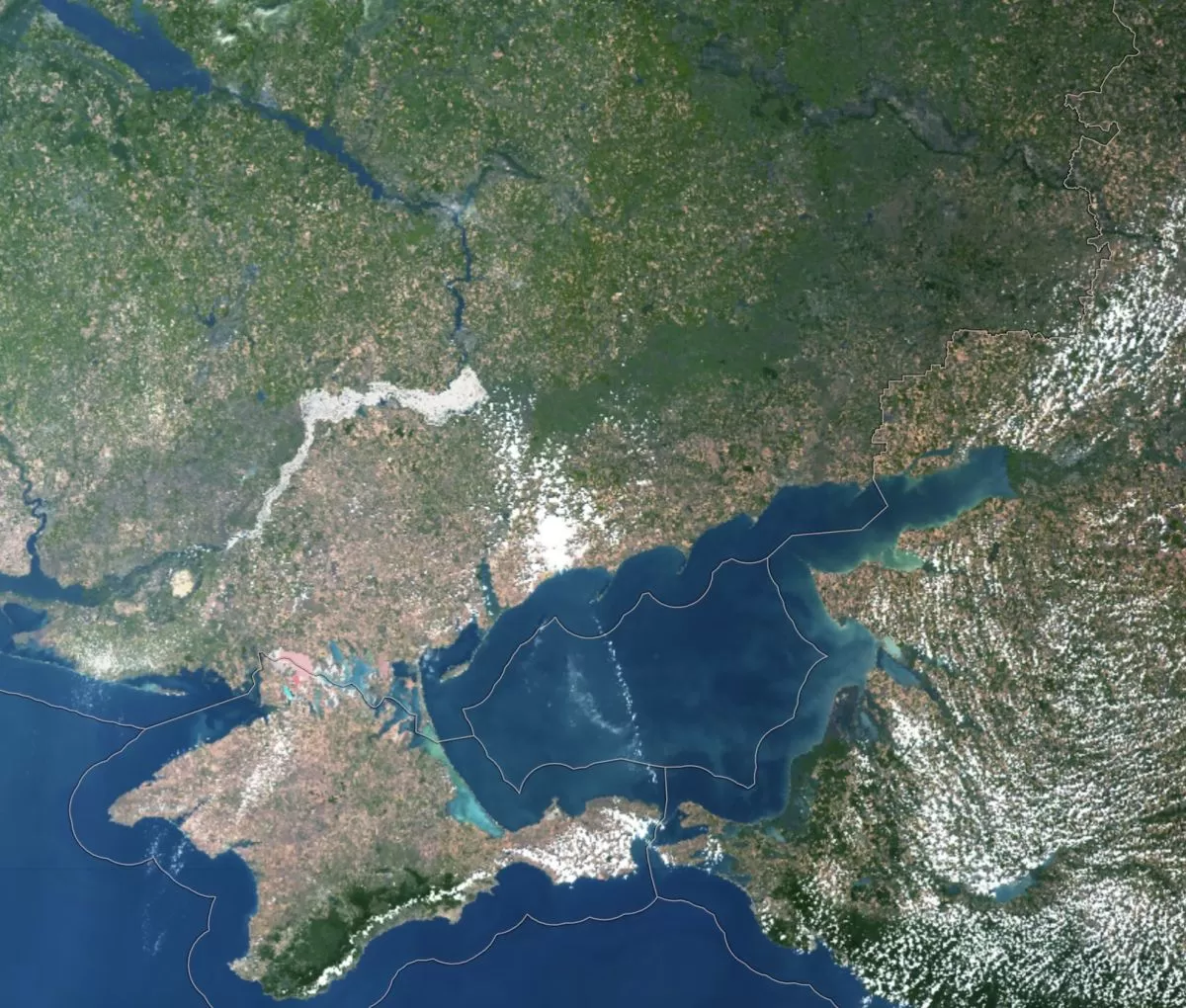 Лінію фронту в Україні видно навіть з космосу — супутникові знімки