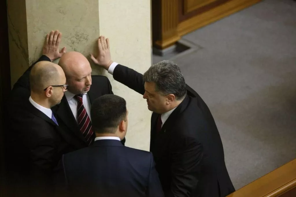 Гройсман предупредил, что без изменений в Конституцию Украину ждет узурпация власти и новый майдан