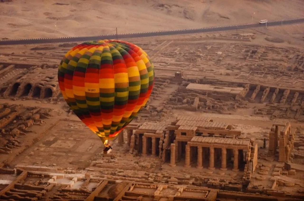 Где в Египте посмотреть на сотни воздушных шаров в небе, и сколько это стоит?