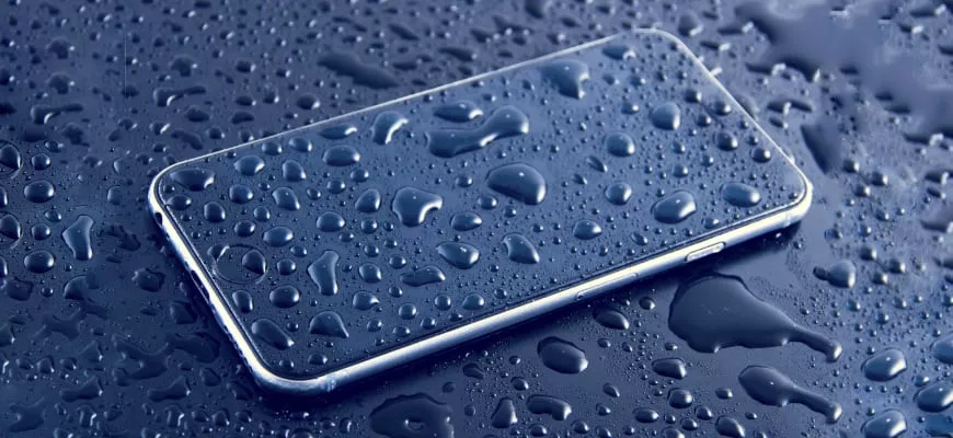 iPhone 11 упал в воду: последствия и ремонт