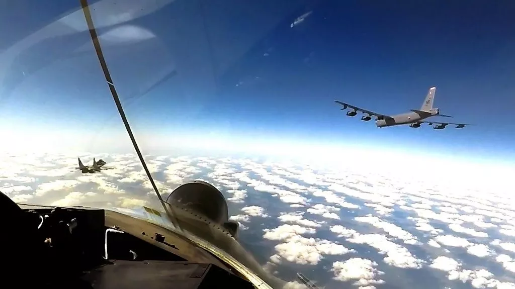 Американські бомбардувальники В-52Н - знову в небі України