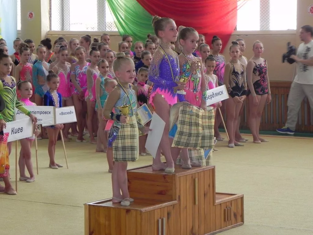 В Бердянске открылся 35-й Всеукраинский турнир по художественной гимнастике "Азовские чайки"
