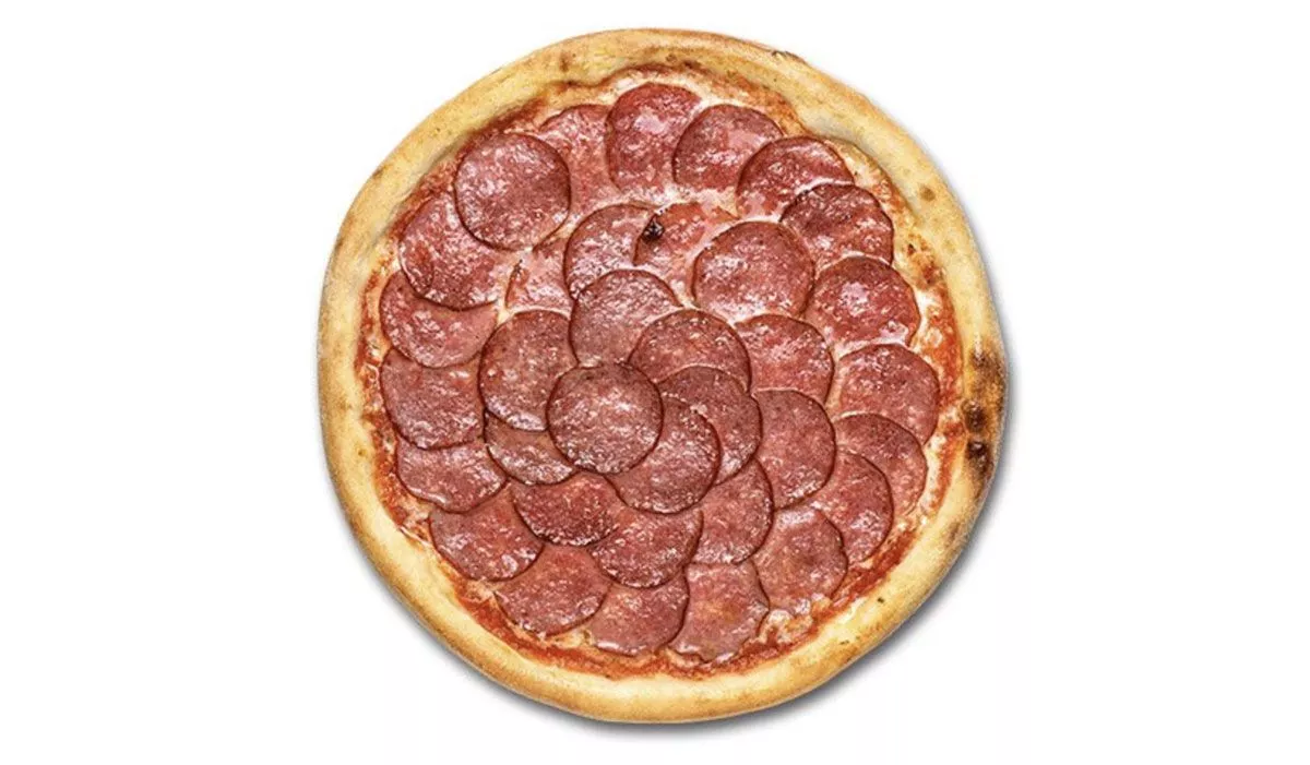 Пицца с колбасой – итальянская сюита в киевском исполнении