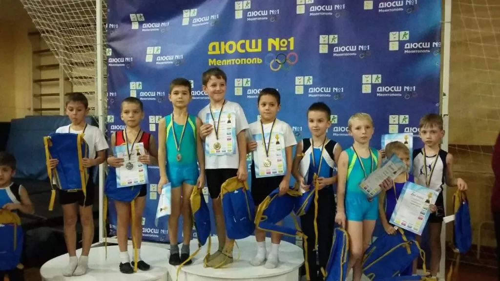 15 юных спортивных акробатов вернулись с победами из Мелитополя