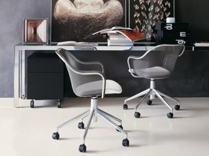 Офисные стулья для комфортной обстановки в рабочих помещениях, приемных и конференц-залах