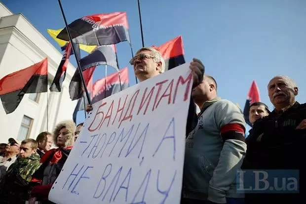 Люстрировать всех! Под действие закона о люстрации попадут чиновники Януковича, сепаратисты и беркутовцы