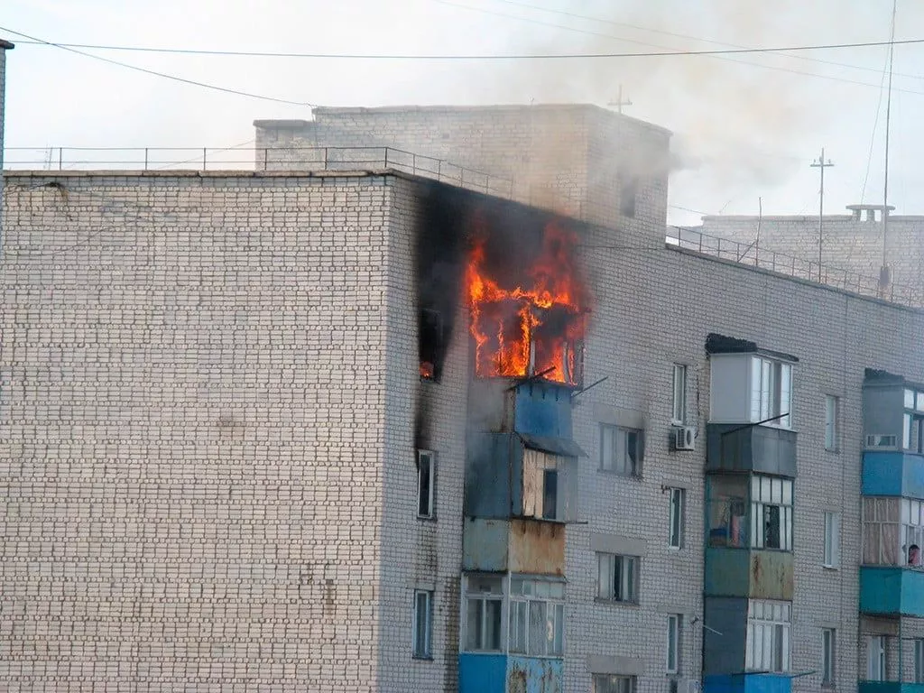 Пожар в Бердянске - выгорело две квартиры (фото, видео)