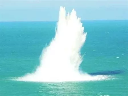Мощный взрыв прогремел в море возле Мариуполя (ОБНОВЛЕНО)