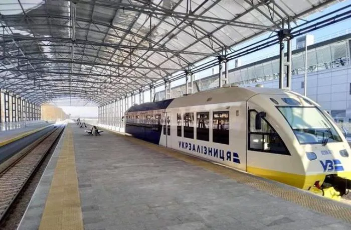 «Укрзалізниця» запустила экспресс между киевским железнодорожным вокзалом и аэропортом Борисполь