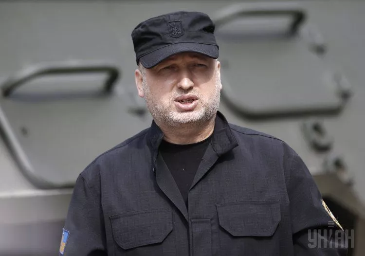 Турчинов пригрозил сбивать российские самолеты в случае нарушения границ Украины
