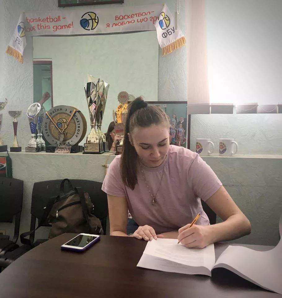 «Чайка» подписала двух украинских сборниц