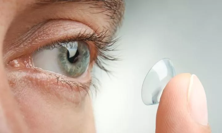 Коррекция зрения при помощи контактной оптики