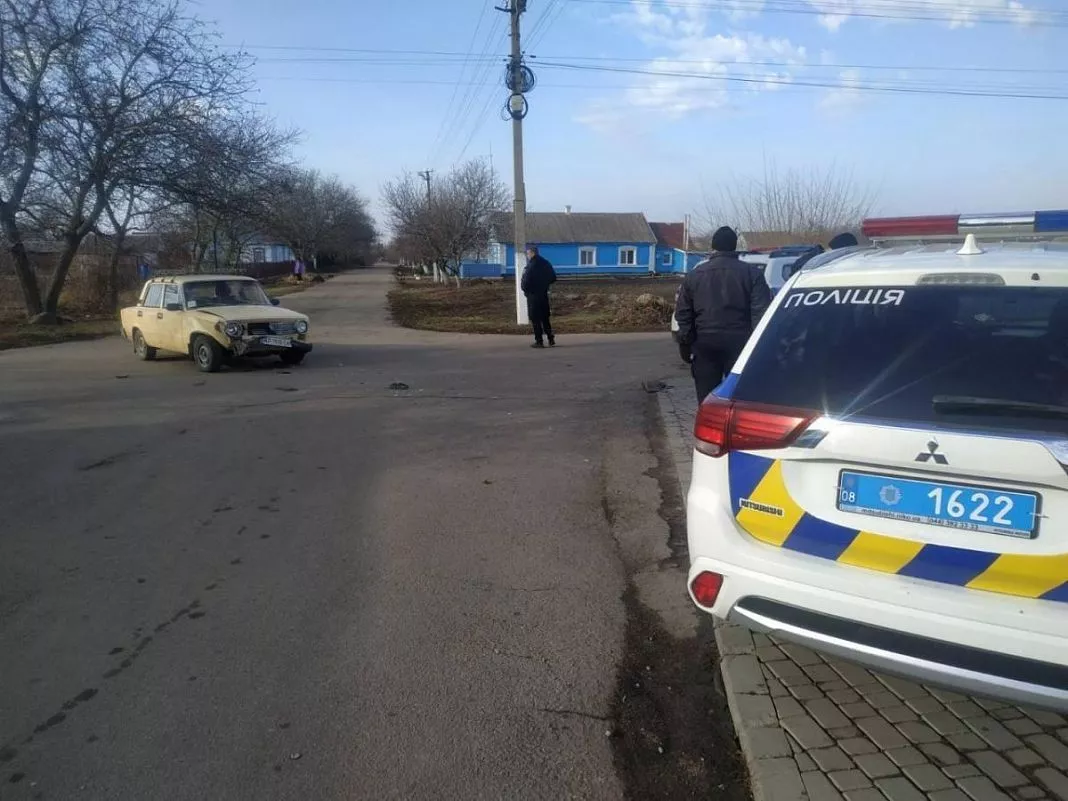 В Запорожской области ВАЗ врезался в полицейскую машину 2