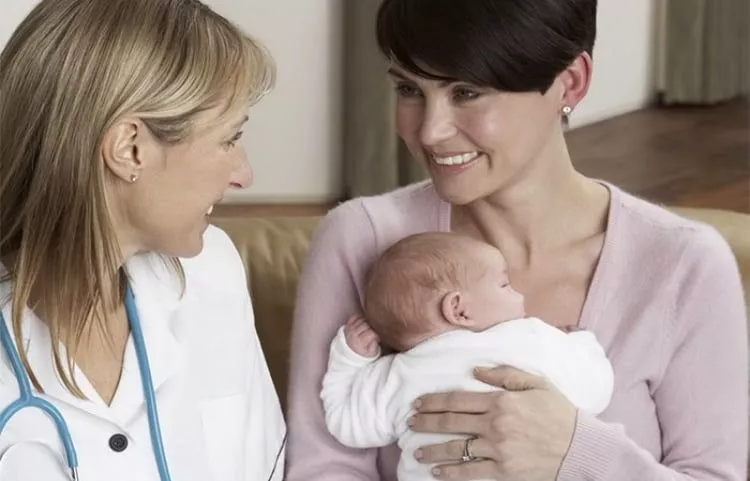 Патронаж новорожденных в частной клинике: плюсы и минусы