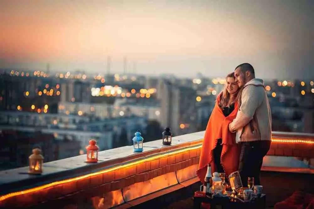 Как самостоятельно организовать свидание на крыше?