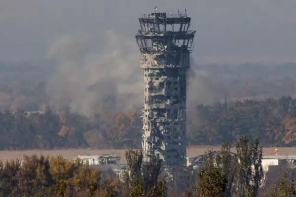 Боевики разрушили диспетчерскую башню аэропорта Донецка
