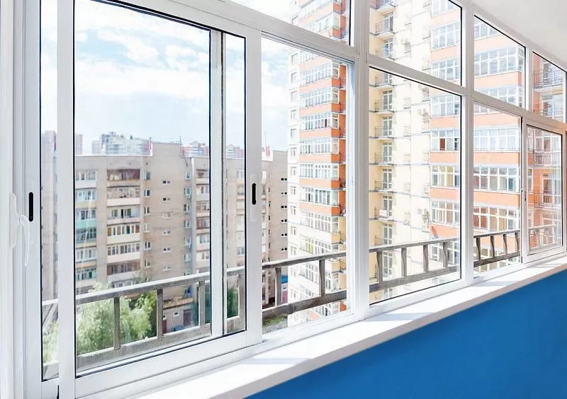 Балконы ПВХ - особенности, преимущества, доступные типы остекления