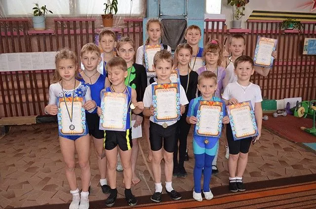 Бердянские спортивные акробаты завоевали 11 наград на соревнованиях в Токмаке
