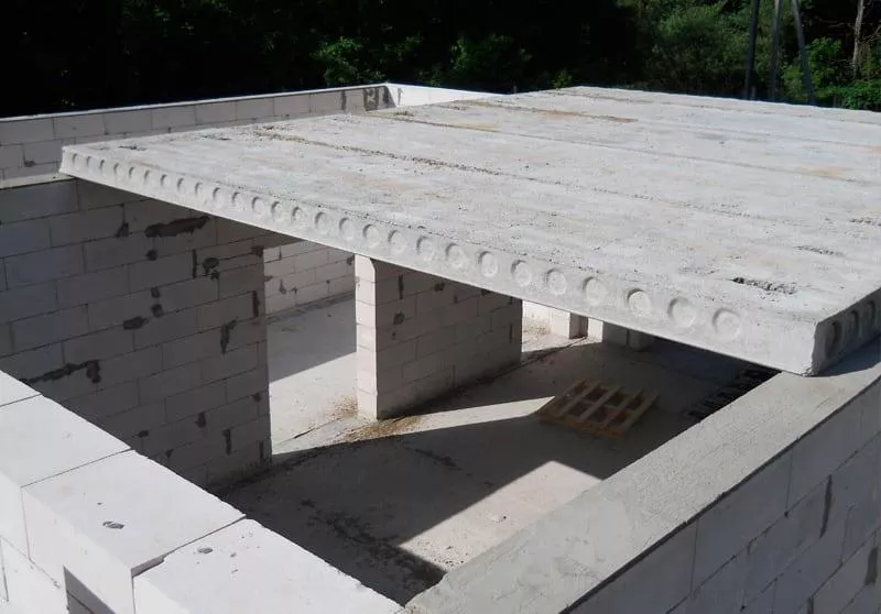 Достоинства бетонных плит перекрытия
