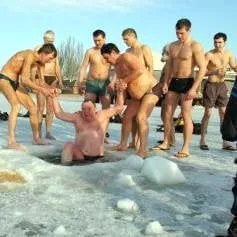 Бердянские моржи "закрыли" зиму