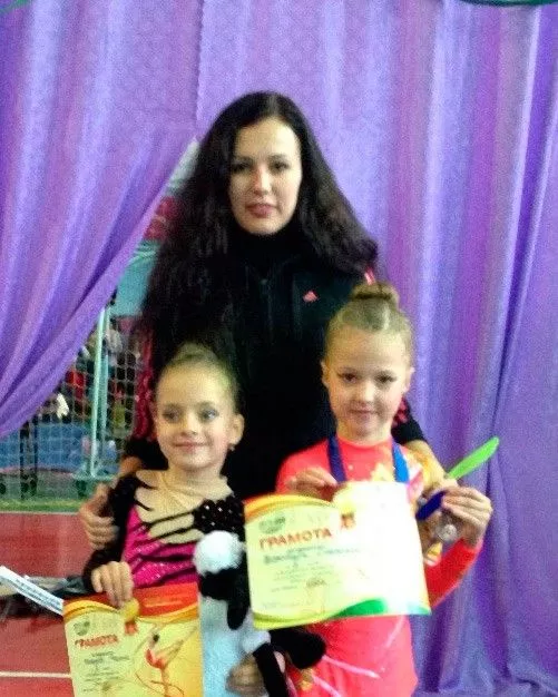 Бердянские художественные гимнастки привезли золотые медали из Никополя
