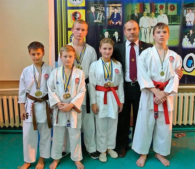Бердянские каратисты завоевали два десятка медалей на чемпионате Украины
