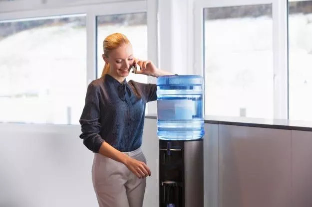 Бутилированная питьевая вода – лучший выбор для офиса