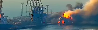 Подбитый военный корабль в Бердянске