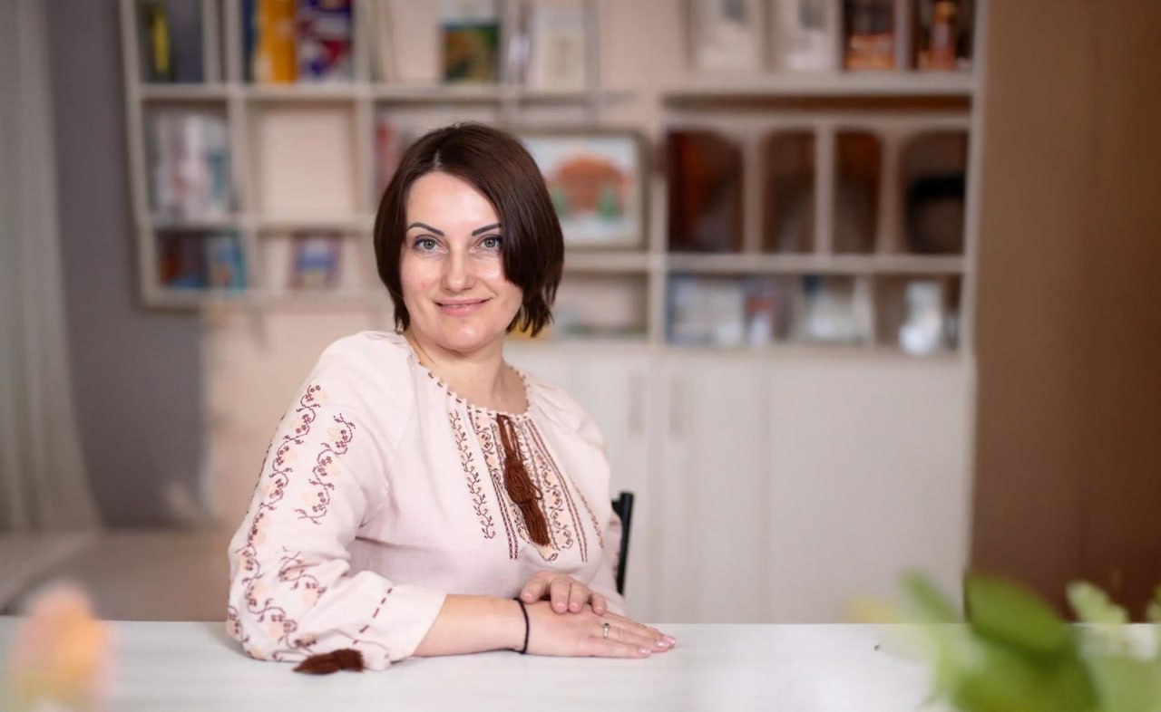«Я вийшла з маршрутки і впала на коліна». Історія освітянки з Бердянська, яка виїхала з окупації й почала нове життя в Києві