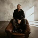 «Я дарую людям радість» – історія ювеліра Андрія Гадючка, який втратив майстерні через війну і з нуля відновив роботу у Дніпрі